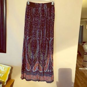 Oh so comfy dress pants. Size: one size fits all.